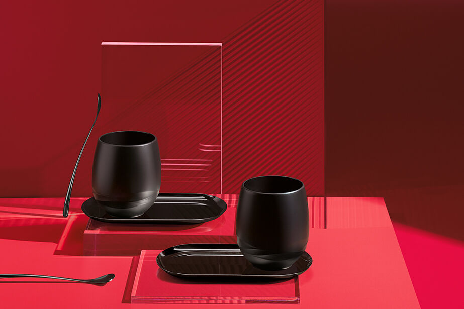 Teetassen-Set in Schwarz mit Tablett und Löffel